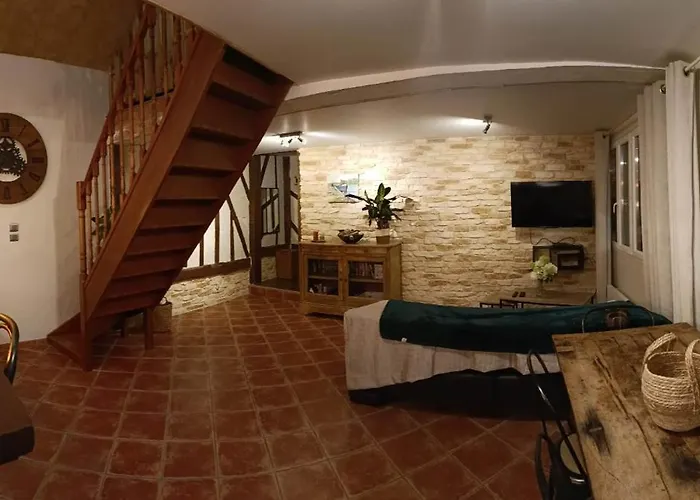 Holiday home Longere De Charme Entre Campagne Et Hermival-les-Vaux